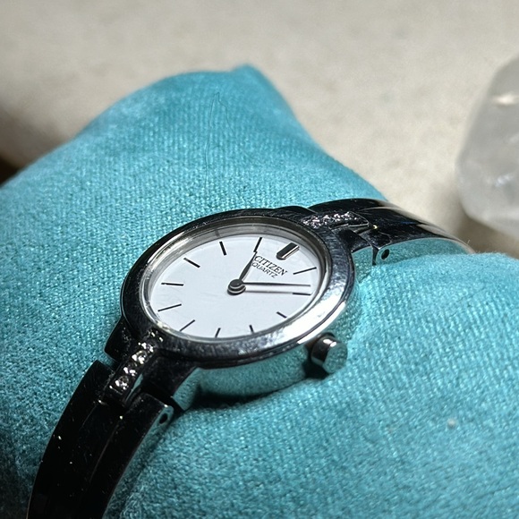 Citizen Women’s Stainless Steel Bangle Bracelet Silver Tone - AS IS No Battery - Picture 5 of 9